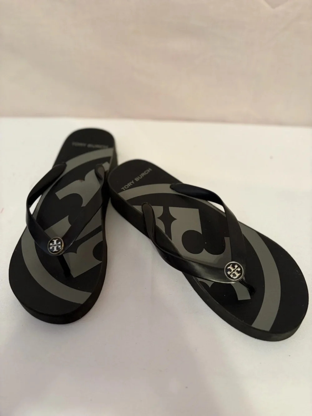 Tory Burch Black Logo Jelly Thong Sandals - Picture 3 of 6